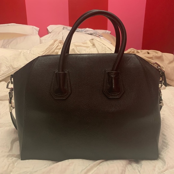 Authentic givenchy antigona. Smooth black leather. Great condition! - Picture 3 of 8